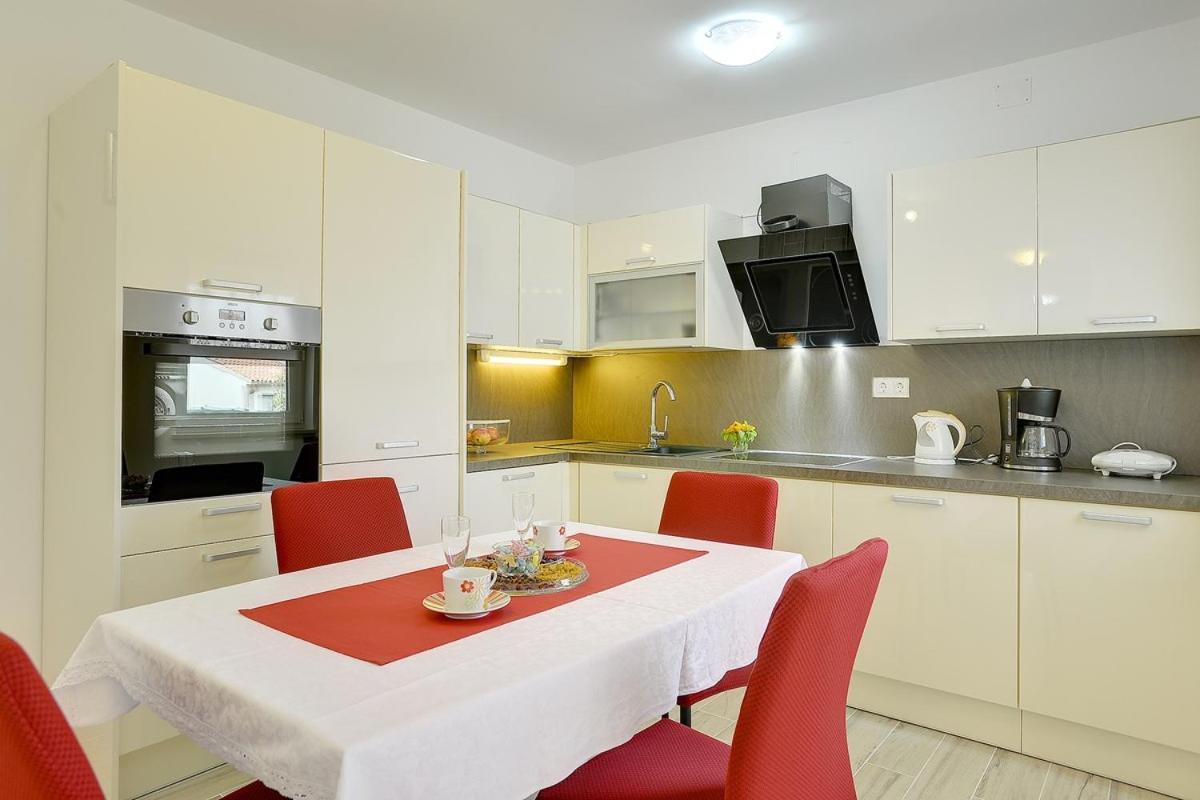 Apartments Elviana Póla Kültér fotó