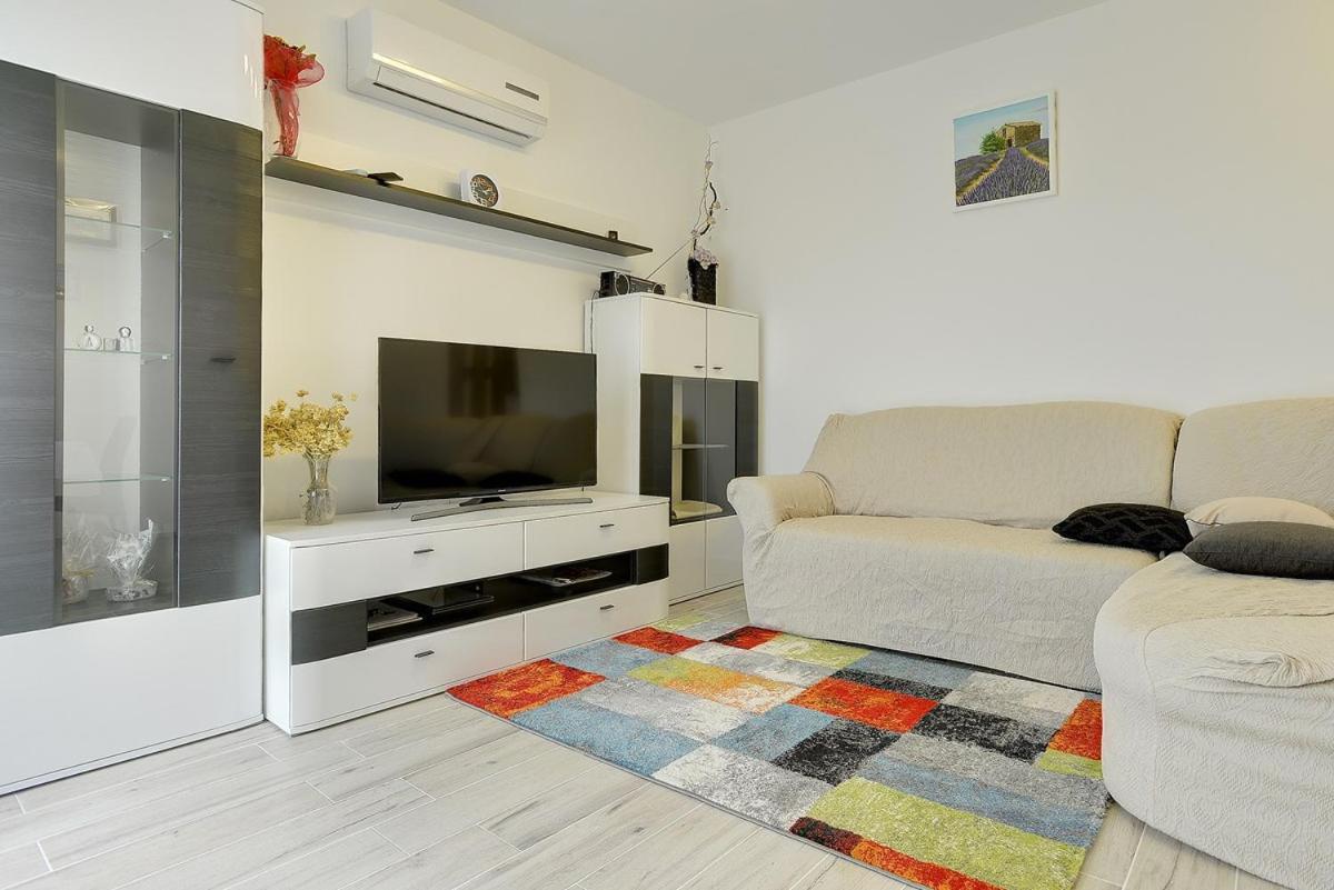Apartments Elviana Póla Kültér fotó