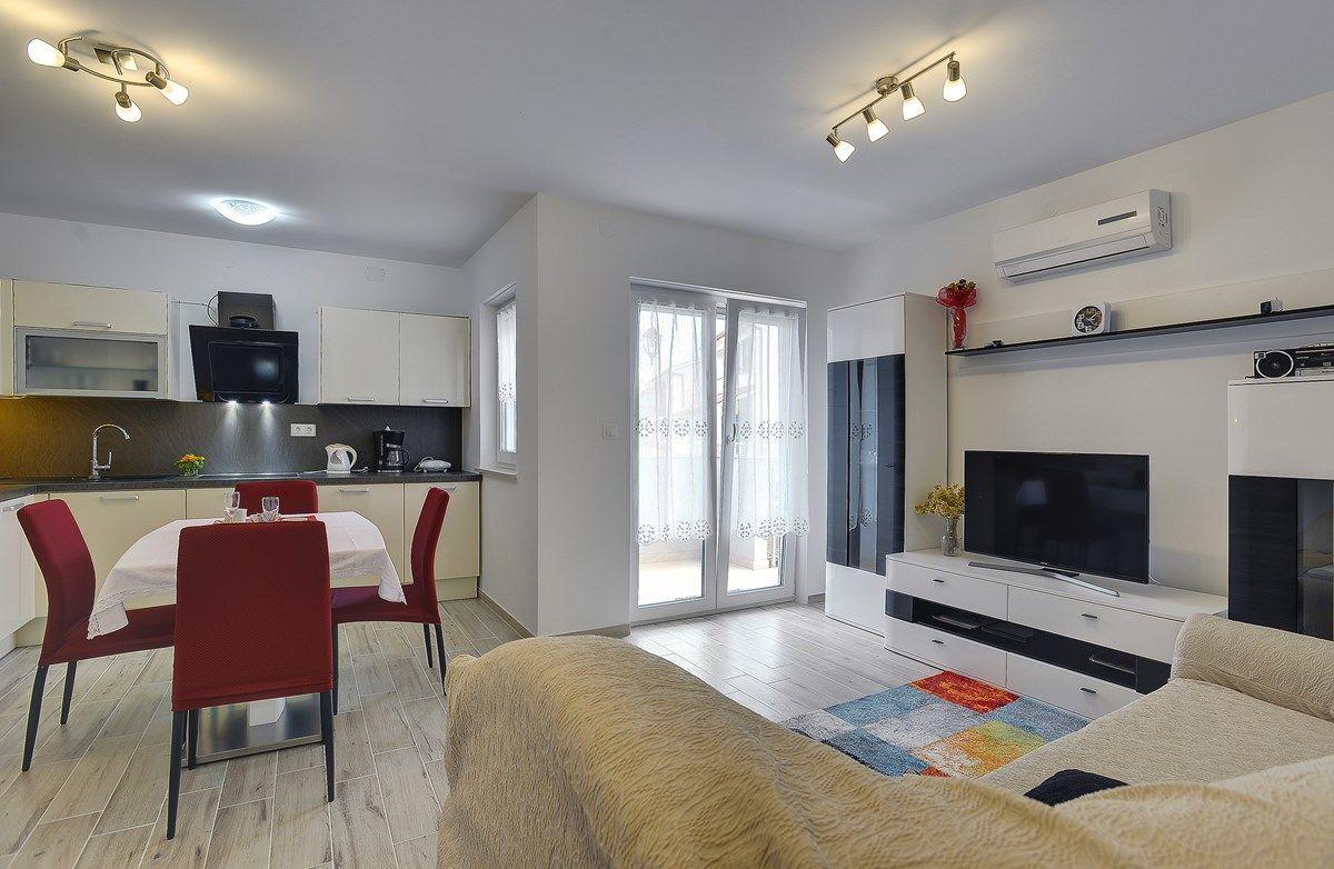 Apartments Elviana Póla Kültér fotó